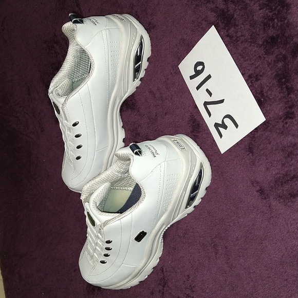 Women's Skechers size 8.5 - Picture 1 of 6